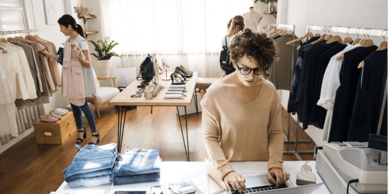 Managing holiday season retail employee experience