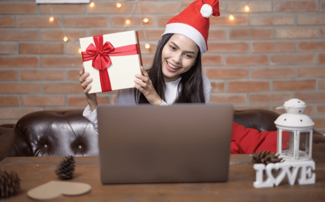 tips to boost employee engagement during the holiday season